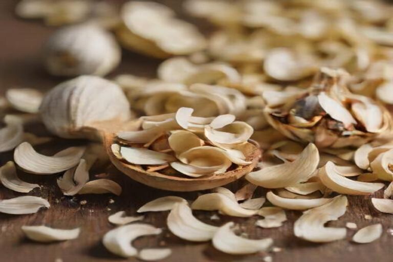 garlic flakes